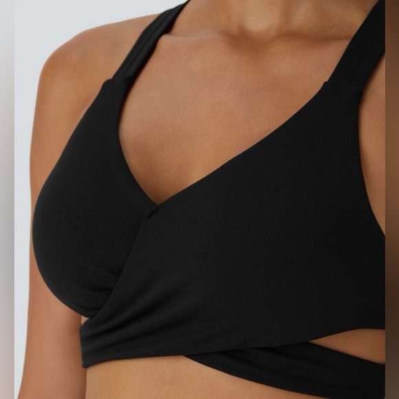 HALARA Other - NWT Halara Black Crossover Hem Cut Out Sports Top Size S